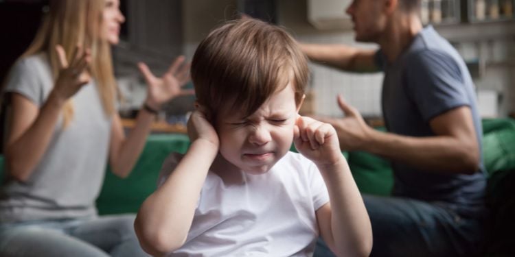 l'esposizione a conflitti familiari contribuisce alla depressione infantile