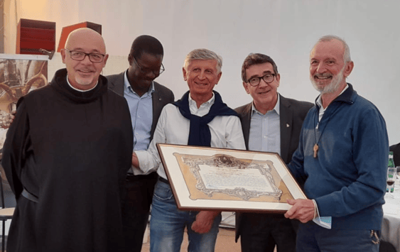 Consegna dell’Aggregazione al socio Fondatore Giuseppe Andriollo, P. Provinicale, Fra Pascal, G. Andriollo, Padre Generale e Fra Fiorenzo